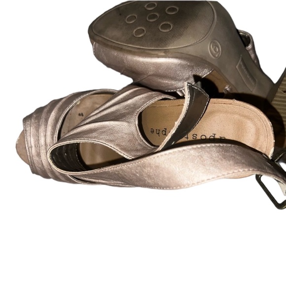 Apostrophe Gold Heels - Picture 5 of 6